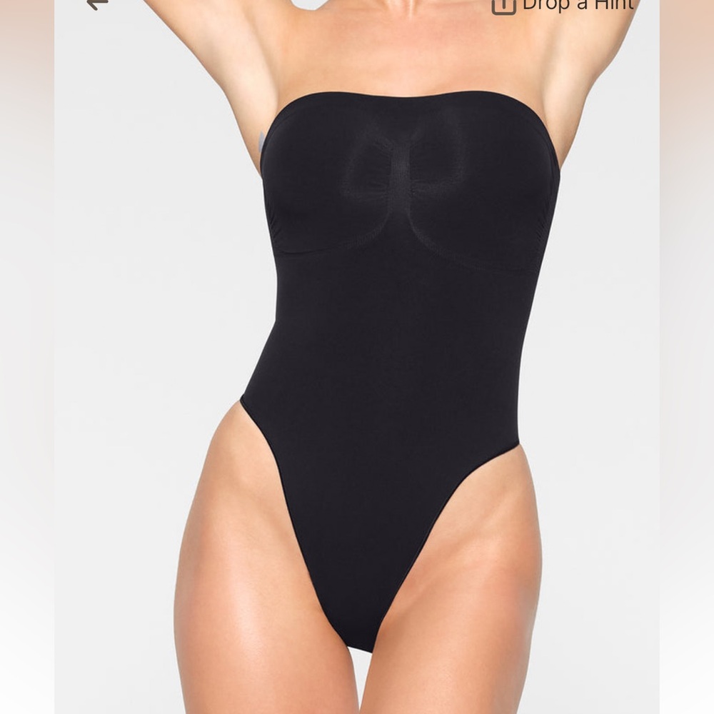 SKIMS Seamless Sculpt Strapless Thong Bodysuit - Onyx and Sand